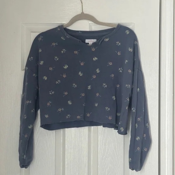 Colsie Cropped Floral Sweatshirt Size Medium - Picture 3 of 4